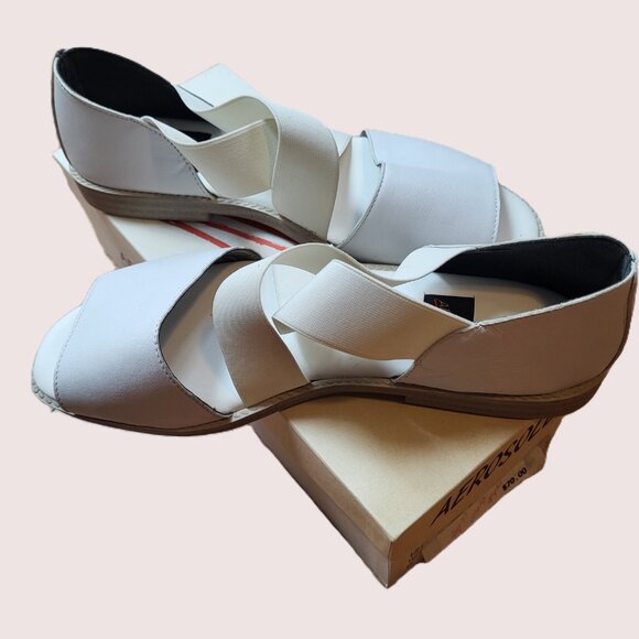 Aerosoles White Leather Sandles Size 8 Flat Open Toe - Picture 2 of 6
